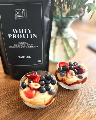 PROTEINOVÉ SVAČINKY DO SKLENIČKY 😋 Nevíš, co s sebou zítra do práce ke sváče? Zkus tyto sladké ovesné záležitosti se...