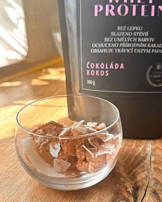 BANÁNOVO-ČOKOLÁDOVÁ ZMRZLINA 🍨 Odlehčená verze domácí zmrzliny nabušená bílkovinami 😋 Co budeš potřebovat: ▪️30 g proteinu...